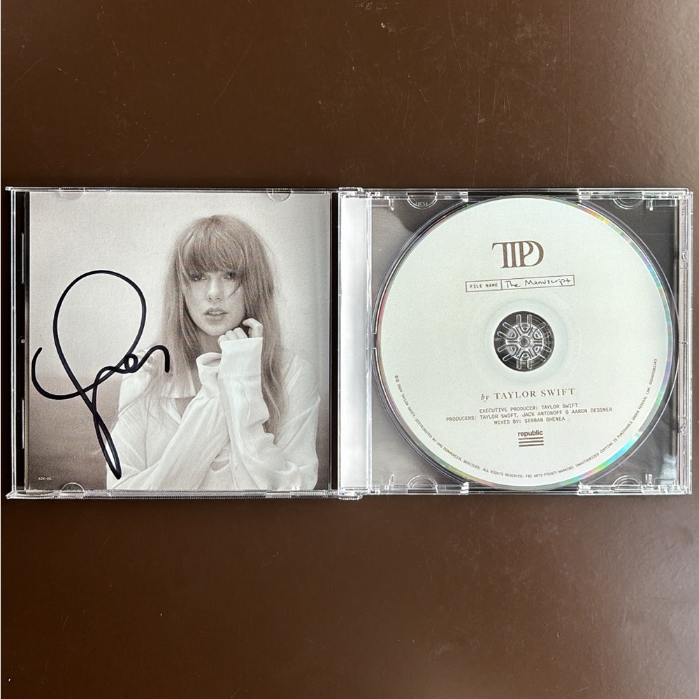 Tortured Poets Department CD + Bonus Track The Manuscript With Hand Signed Photo